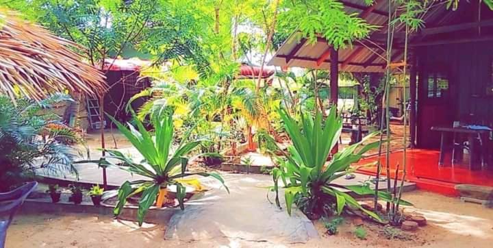 Naaval Beach Villa & Rooms Баттікалоа Екстер'єр фото