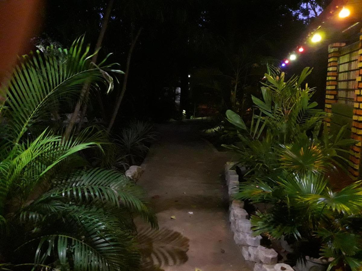Naaval Beach Villa & Rooms Баттікалоа Екстер'єр фото