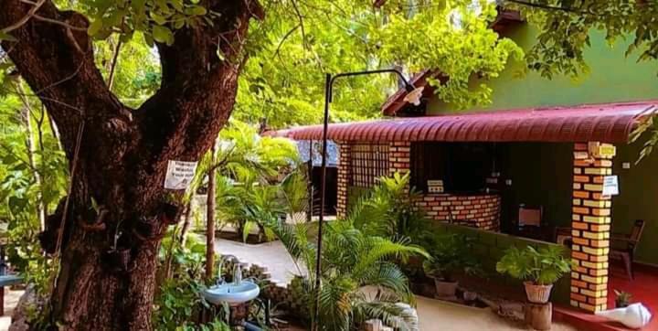 Naaval Beach Villa & Rooms Баттікалоа Екстер'єр фото