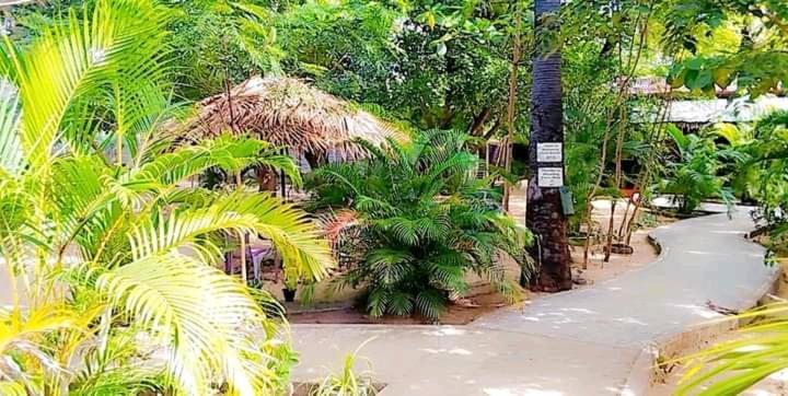 Naaval Beach Villa & Rooms Баттікалоа Екстер'єр фото