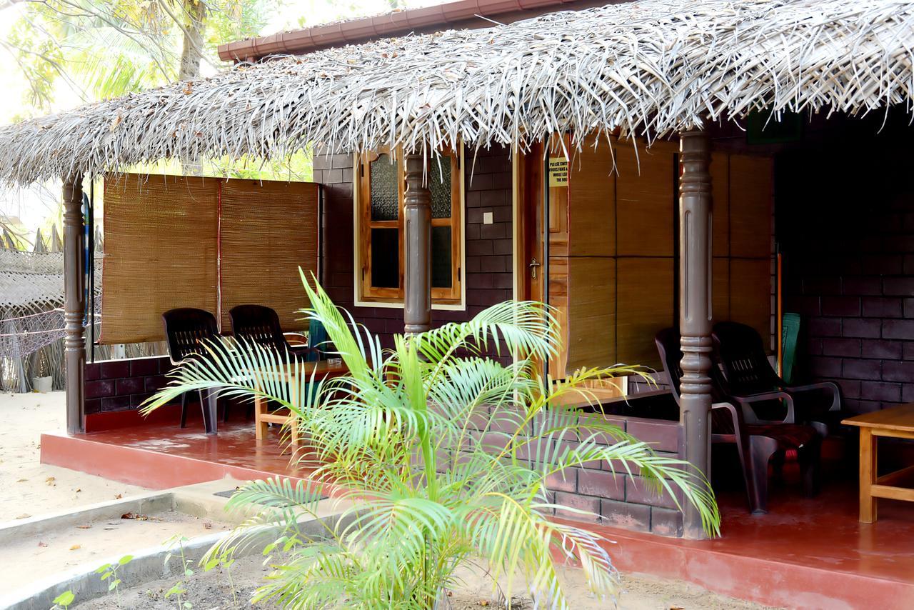 Naaval Beach Villa & Rooms Баттікалоа Екстер'єр фото