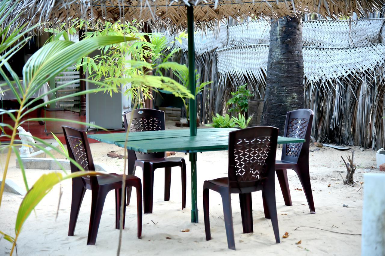 Naaval Beach Villa & Rooms Баттікалоа Екстер'єр фото