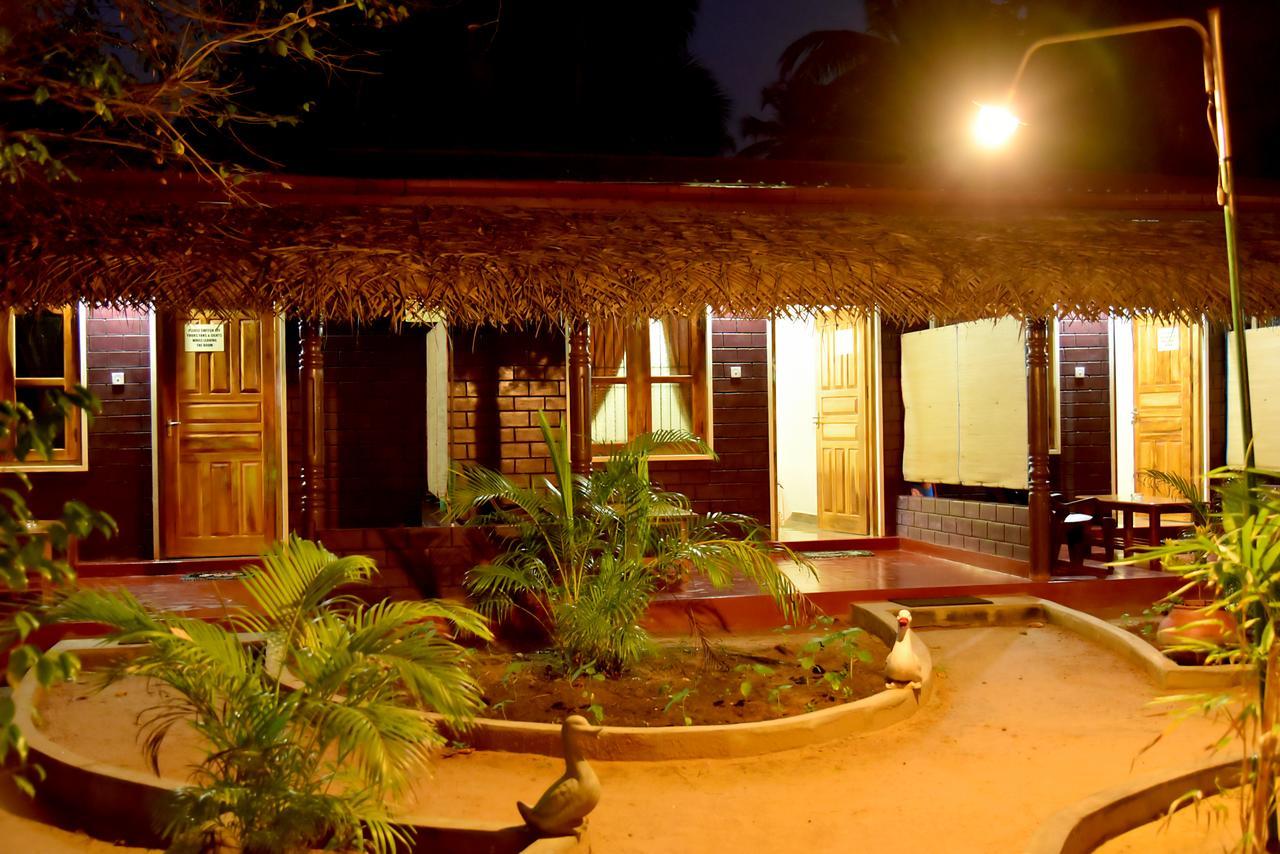 Naaval Beach Villa & Rooms Баттікалоа Екстер'єр фото