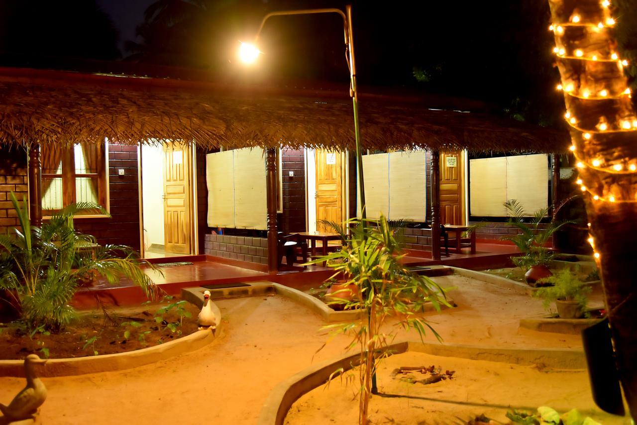 Naaval Beach Villa & Rooms Баттікалоа Екстер'єр фото
