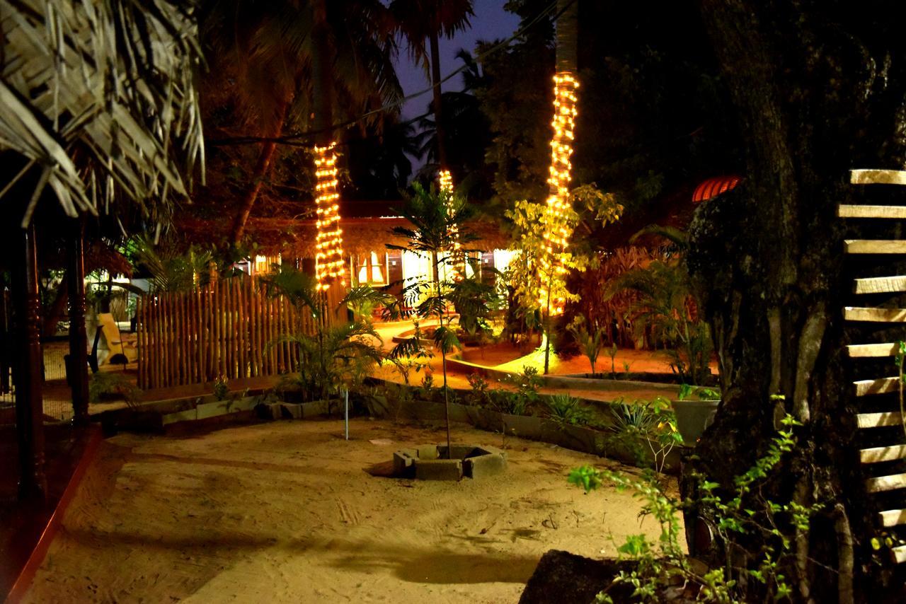 Naaval Beach Villa & Rooms Баттікалоа Екстер'єр фото