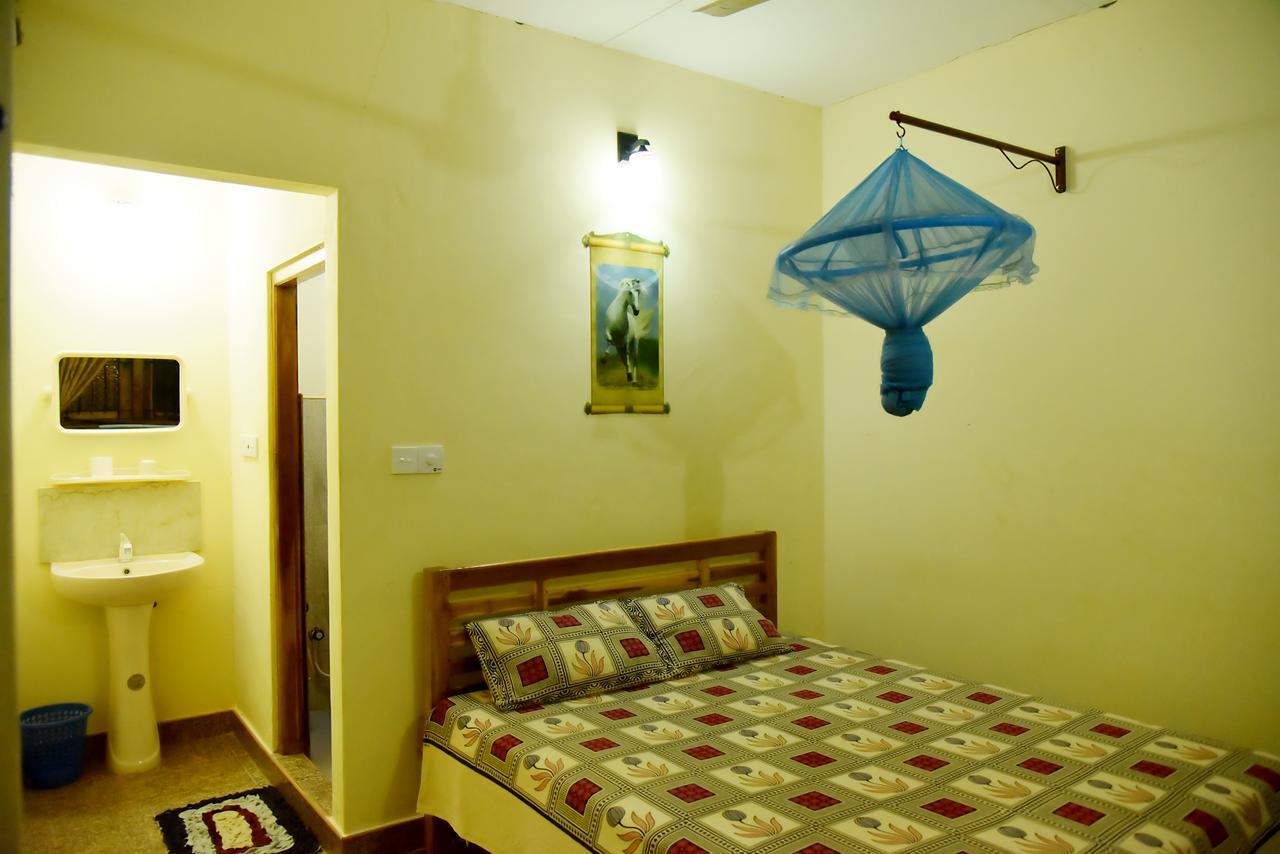 Naaval Beach Villa & Rooms Баттікалоа Екстер'єр фото
